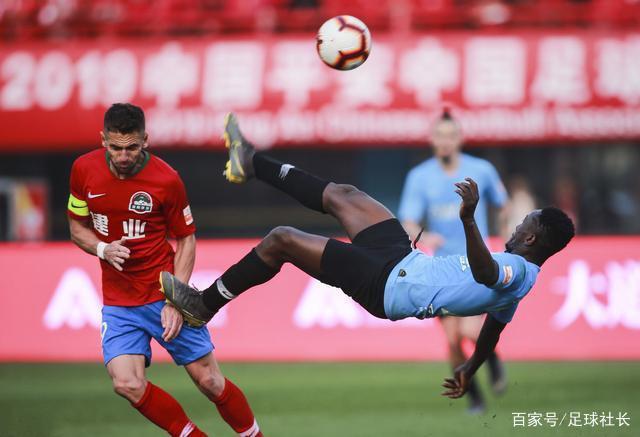 战术大变革后球队实力大增，取得胜利